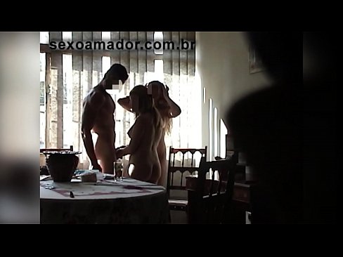 ❤️ Le amiche del sesso invitano un uomo gigante e una cosa a tre con lui ❤️❌ Video di sesso al it.josporn-com.ru ❌