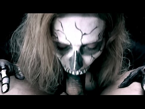 ❤️ Ragazza demone che succhia il cazzo con la sua bocca nera e ingoia lo sperma ❤️❌ Video di sesso al it.josporn-com.ru ❌